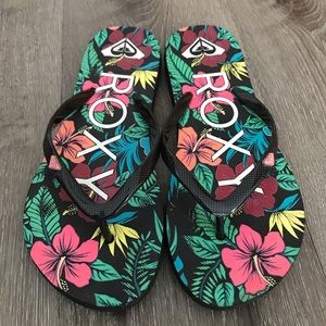 Black and Multicolored Floral Pattern Roxy Flip Flops